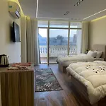Roone Pyramids View Inn
