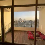 Roone Pyramids View Inn