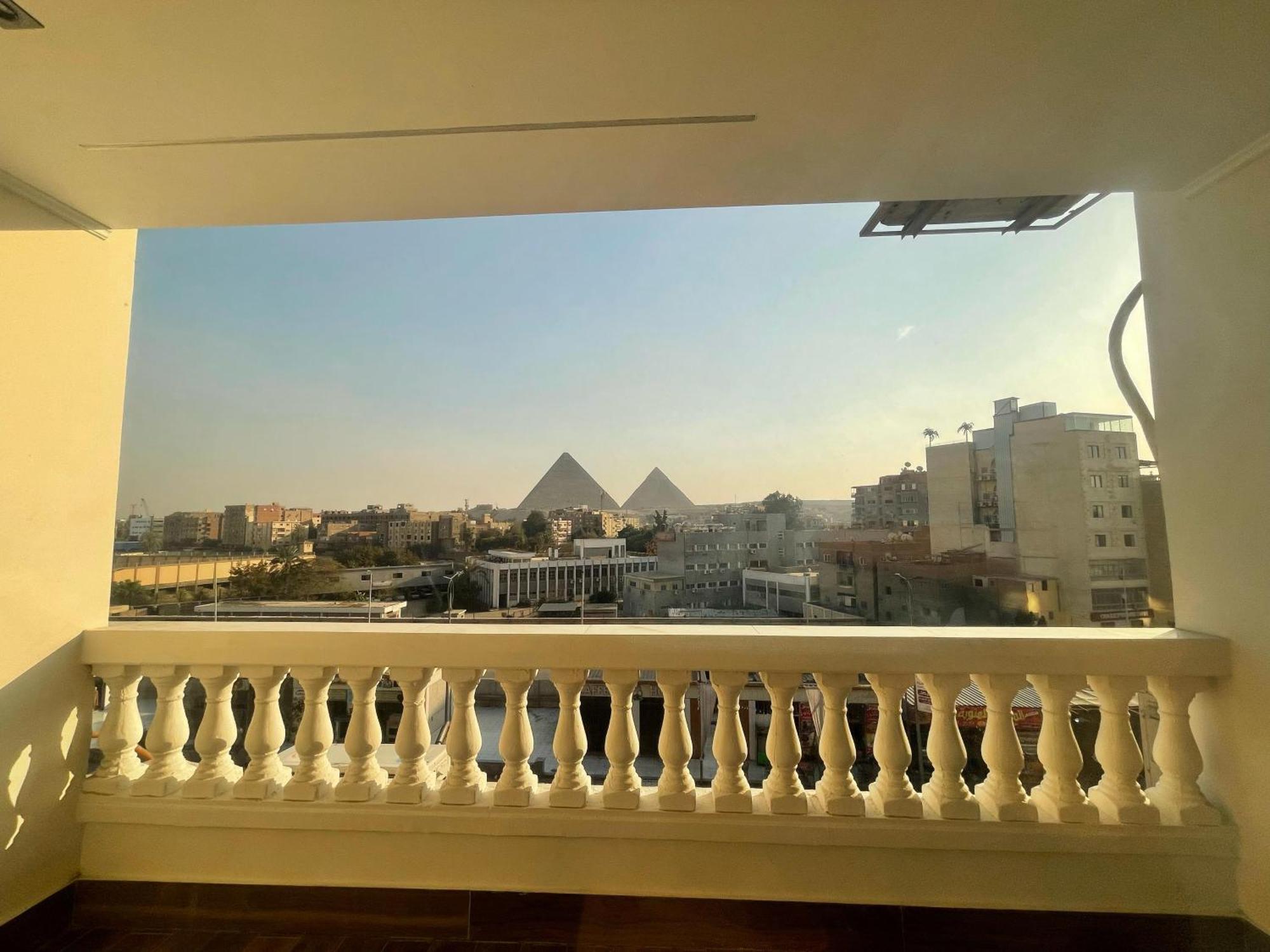 Roone Pyramids View Hotel 4*