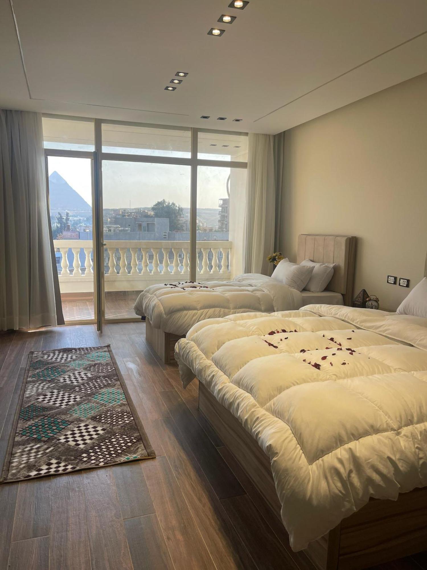 Roone Pyramids View Hotel Cairo