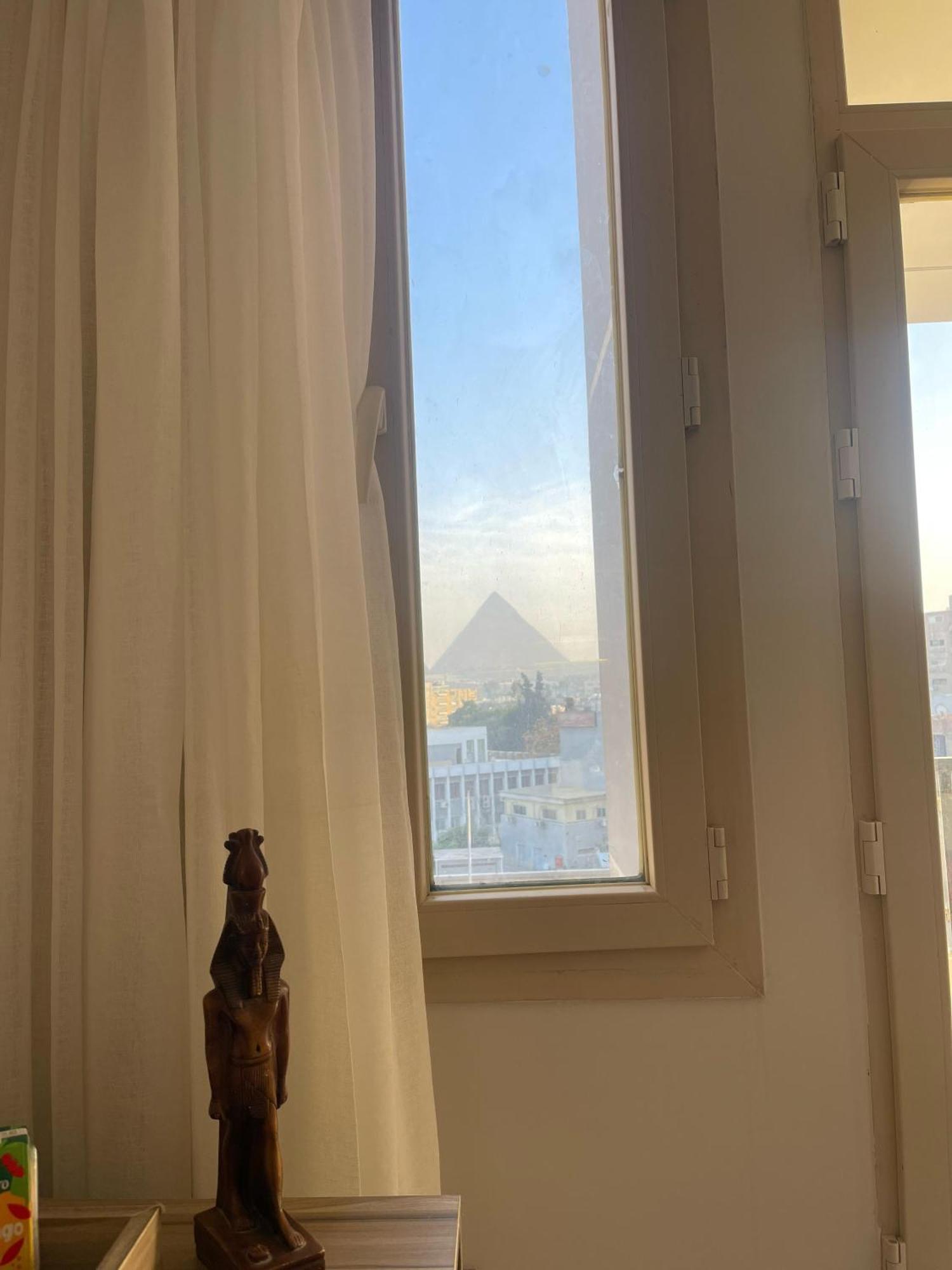 Roone Pyramids View Hotel 4*