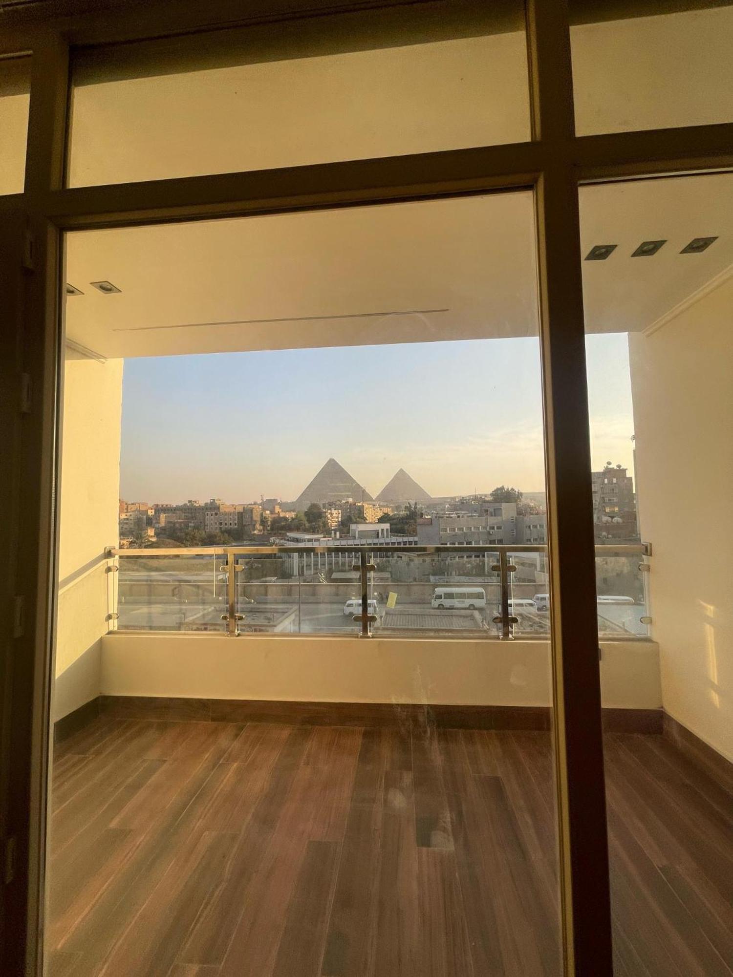 Roone Pyramids View 4* Cairo