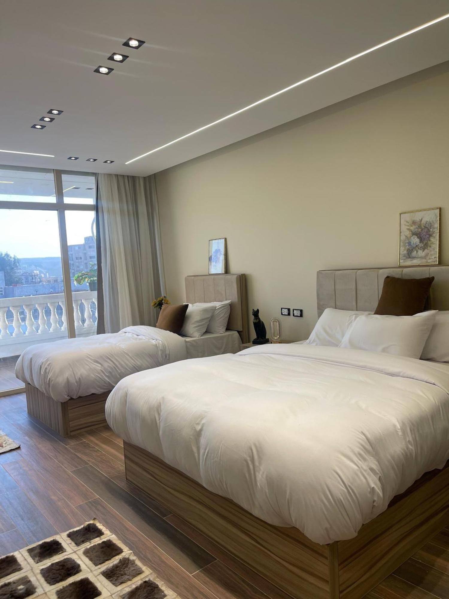 Roone Pyramids View Hotel 4*