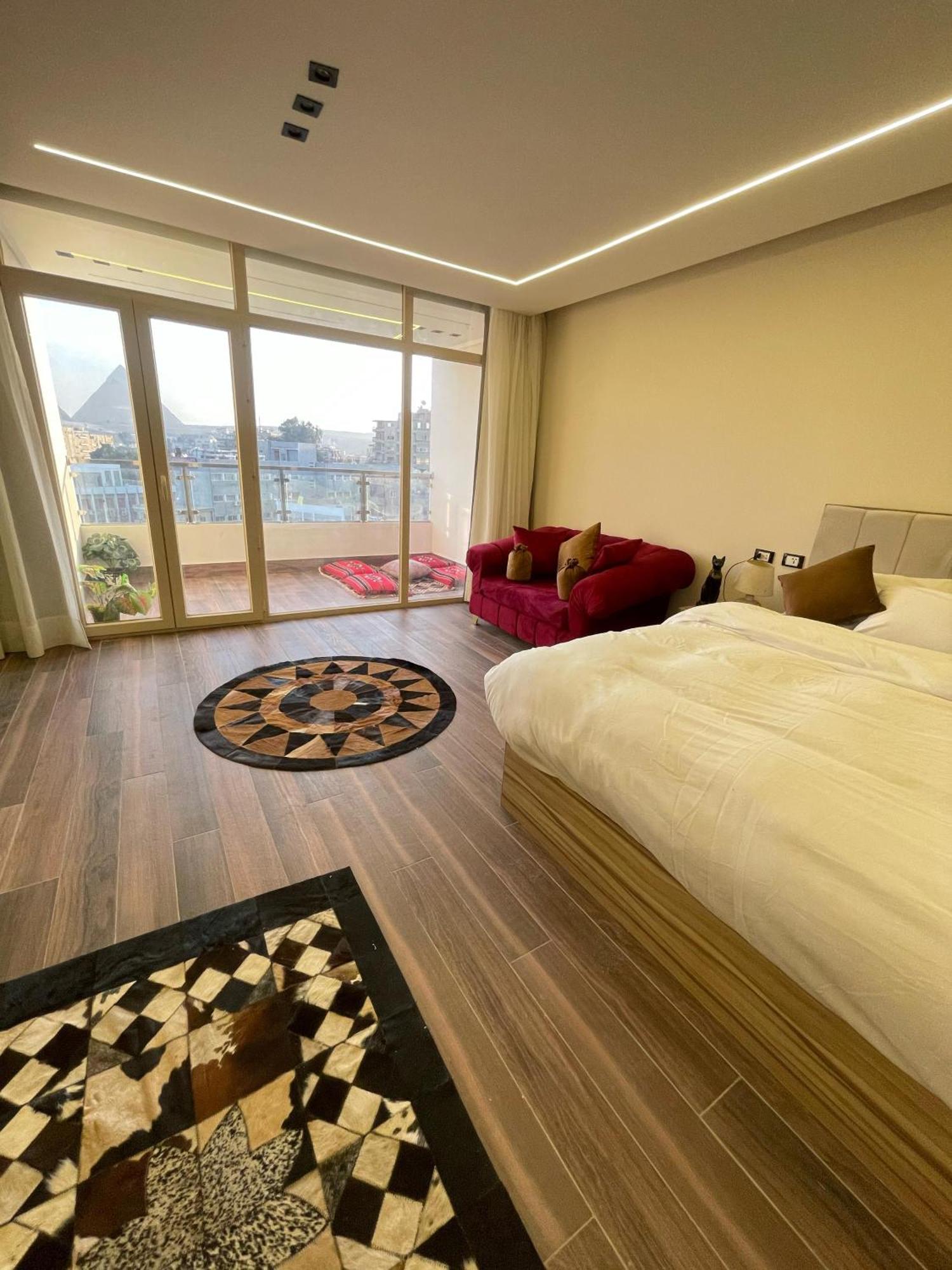 Roone Pyramids View Hotel Cairo
