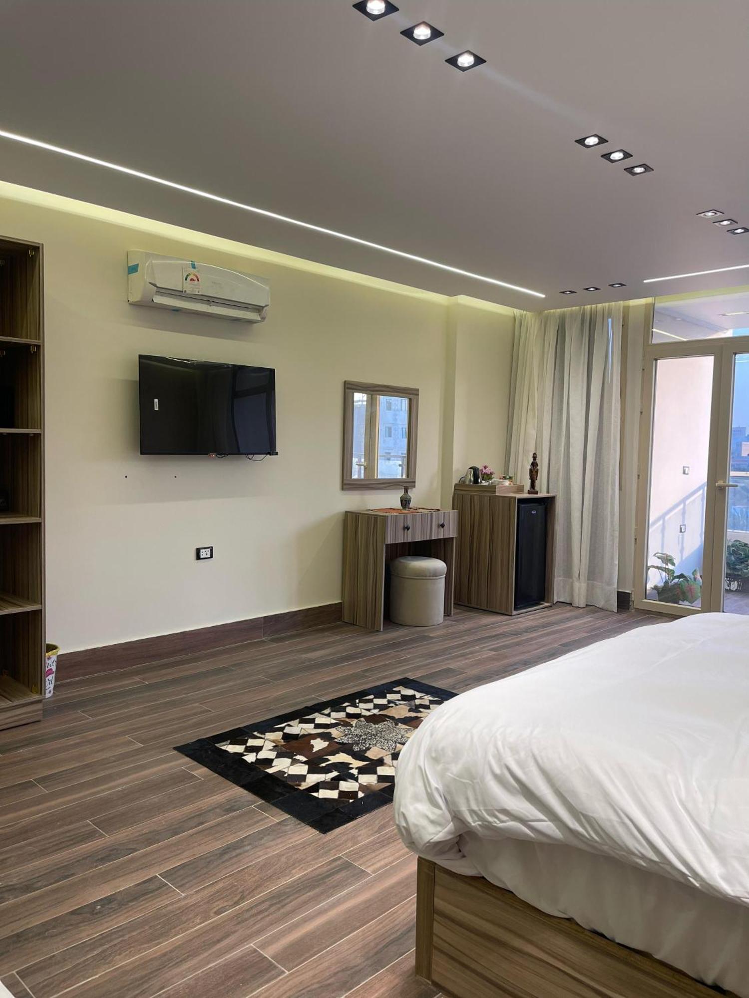 Hotel Roone Pyramids View 4*