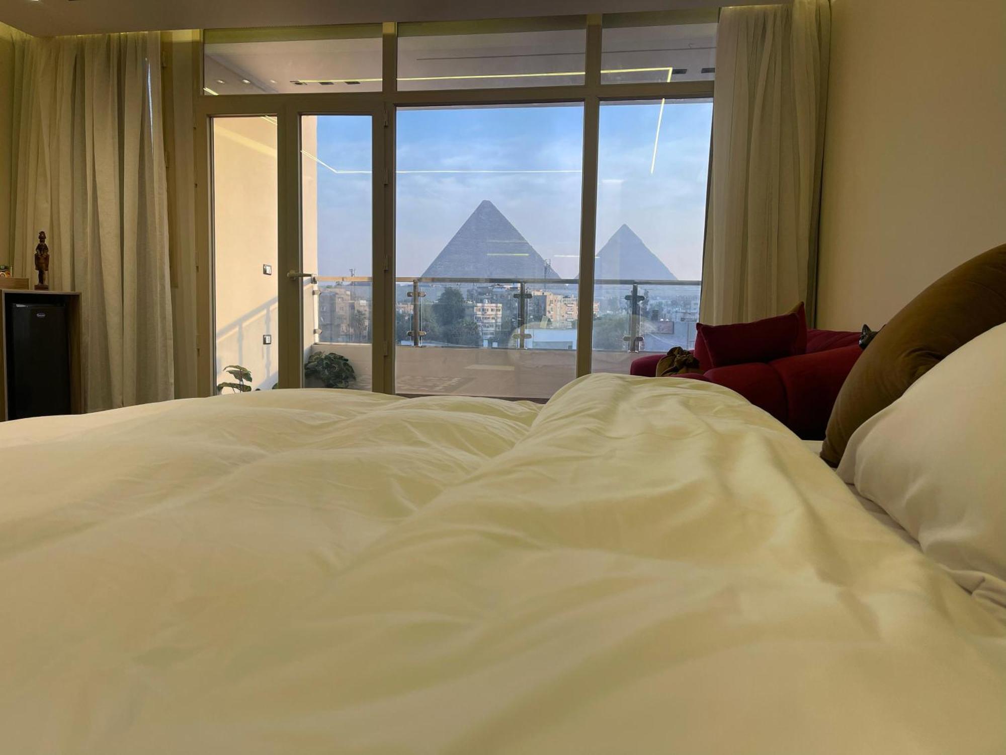 Roone Pyramids View 4*