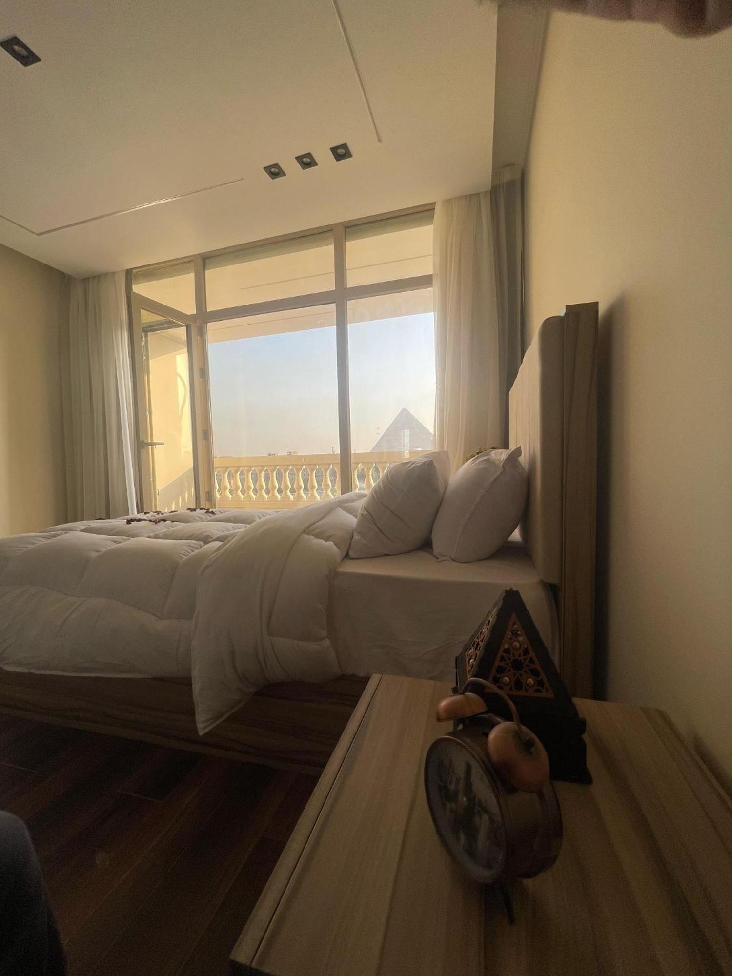 Roone Pyramids View Hotel 4*